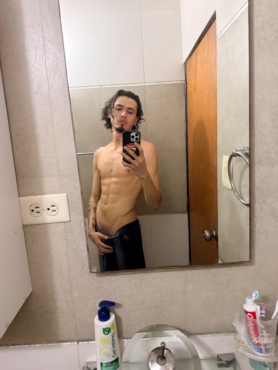 neootravez's tweet photo. Un baño y pa la calle https://t.co/T3choKMUQZ