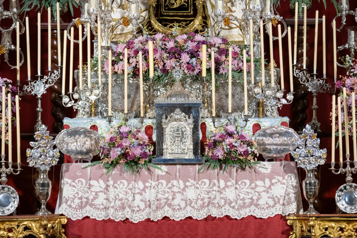 Patrona_Rute's tweet photo. Solemne Novena en honor a Nuestra Excelsa Patrona en la Parroquia de Santa Catalina, que se nos presenta ya dispuesta en el soberbio altar realizado por el grupo de priostía y que pretende seguir los cánones de los montajes clásicos de la hermandad durante las décadas pasadas. https://t.co/NJU8qbVeNM
