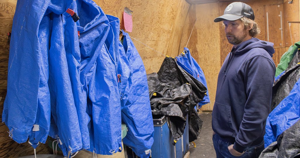 UOAlumni's tweet photo. ♻️ The UO is known for how green it is, but who keeps it that way?

Two alumni lead the Zero Waste Program: Jeff Ziglinski, BA ’92 (sociology) and Phil Chesbro, BA ’07 (history). In this #SHOUT feature story, learn how #UOAlumni keep campus clean and green
https://t.co/4hPekZBJXA https://t.co/ZToMhzHaWI
