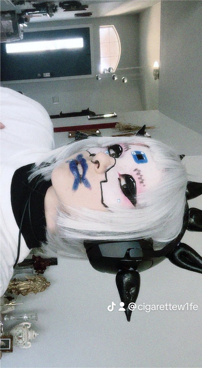 cigarettew1fe's tweet photo. ready to run? @MarathonTheGame #vandal #cosplay #Marathon https://t.co/FYUR5yQabm