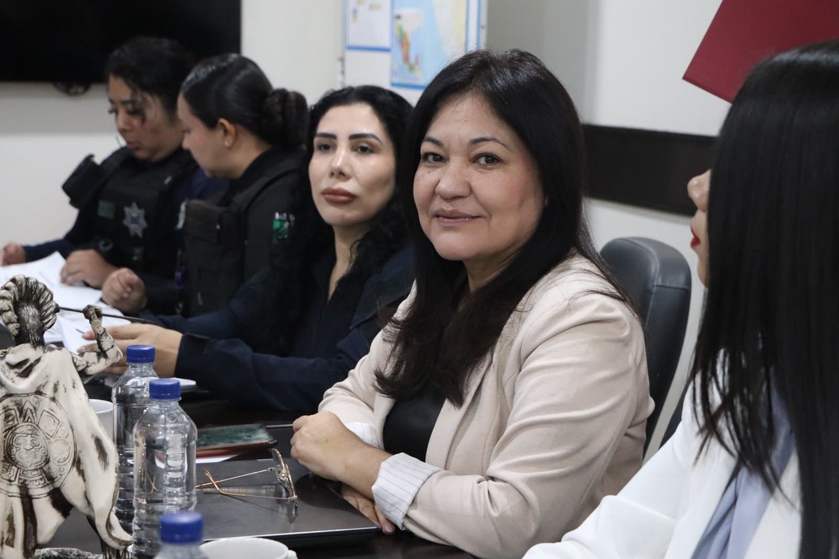 SEMUJERES_'s tweet photo. 💜En seguimiento, con @sspsinaloa1 seguimos fortaleciendo la coordinación interinstitucional para homologar herramientas y mejorar la atención en municipios con #AVGM.

Avanzamos hacia una respuesta más eficaz y coordinada 🤝✨ https://t.co/M0fw7mGXql