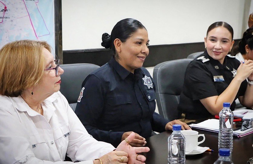 SEMUJERES_'s tweet photo. 💜En seguimiento, con @sspsinaloa1 seguimos fortaleciendo la coordinación interinstitucional para homologar herramientas y mejorar la atención en municipios con #AVGM.

Avanzamos hacia una respuesta más eficaz y coordinada 🤝✨ https://t.co/M0fw7mGXql