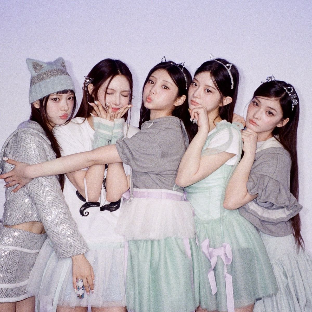 hyewonfox's tweet photo. hi, i'm jiyu and i'm looking for moots !

 ˚ she/her . 
 ˚ not new to #kpoptwt &amp; #stantwt  
 ˚ #and2ble #flareu #ourbirthday
 ˚ #hyewon, #jiyoon, #xnghan
 ˚ #illit bias : minju 

♡︎ &amp; ↻ to be moots ! https://t.co/51NpBXyfsl