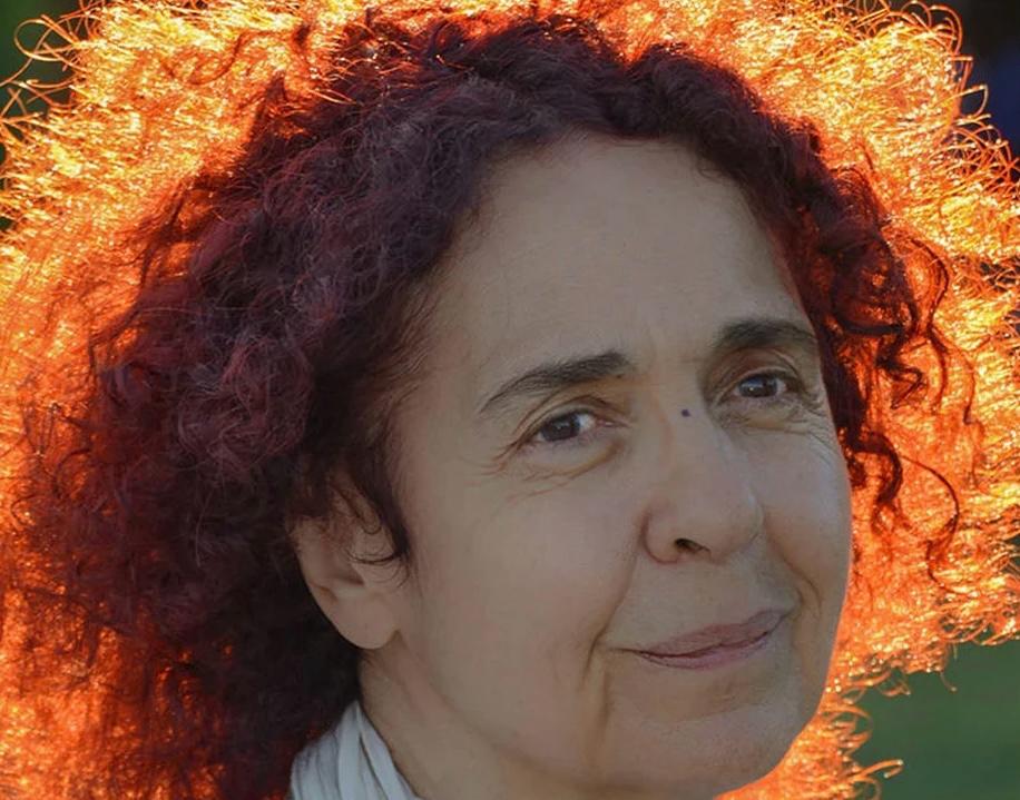 devtiyatro's tweet photo. Türk edebiyatında derin izler bırakan değerli yazar, senarist ve şair Bilgesu Erenus'un vefatını derin bir üzüntüyle öğrenmiş bulunuyoruz.
Merhumeye Allah'tan rahmet; ailesine, yakınlarına, edebiyat ve tiyatro camiamıza başsağlığı ve sabır diliyoruz. https://t.co/ylPEX6C5ci