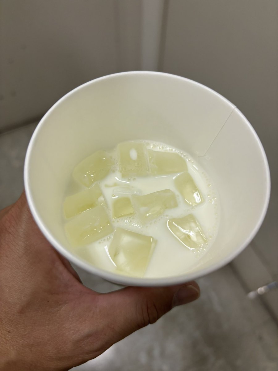 GA_teon's tweet photo. アイスミルク
氷入るんだ(´・ω・｀) https://t.co/Yd532ZgMix