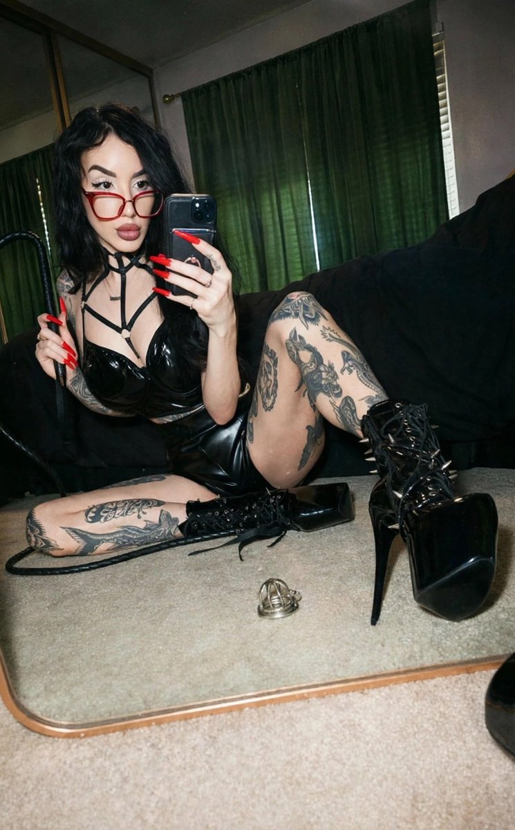 Simpfordomi's tweet photo. RT @mistressgigix: Looking to be owned? https://t.co/KypSEUHQX7