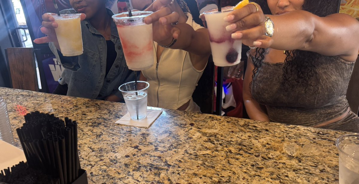 laberry_laberry's tweet photo. leaving work to work ✨
lemon drop slushes any flavor
drink specials
food specials
#WittyWednesday #SoBaltimore
come take a shot with meeeeee 🥂🤍 https://t.co/R0gDtJczFl