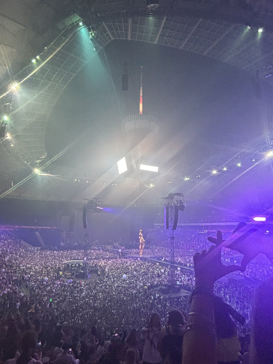 pobudzonadosnu's tweet photo. nie żałuję kurwa ani złotówki
#TheWeekndWarsaw https://t.co/t90JLBLZJh