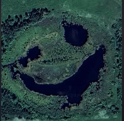 ProjectLocate's tweet photo. Find the smile on earth with me! 

#Satellite #Earth #MysteriousPlaces #ProjectLocate 

https://t.co/CApA0n217D https://t.co/zjlFfgMCOr