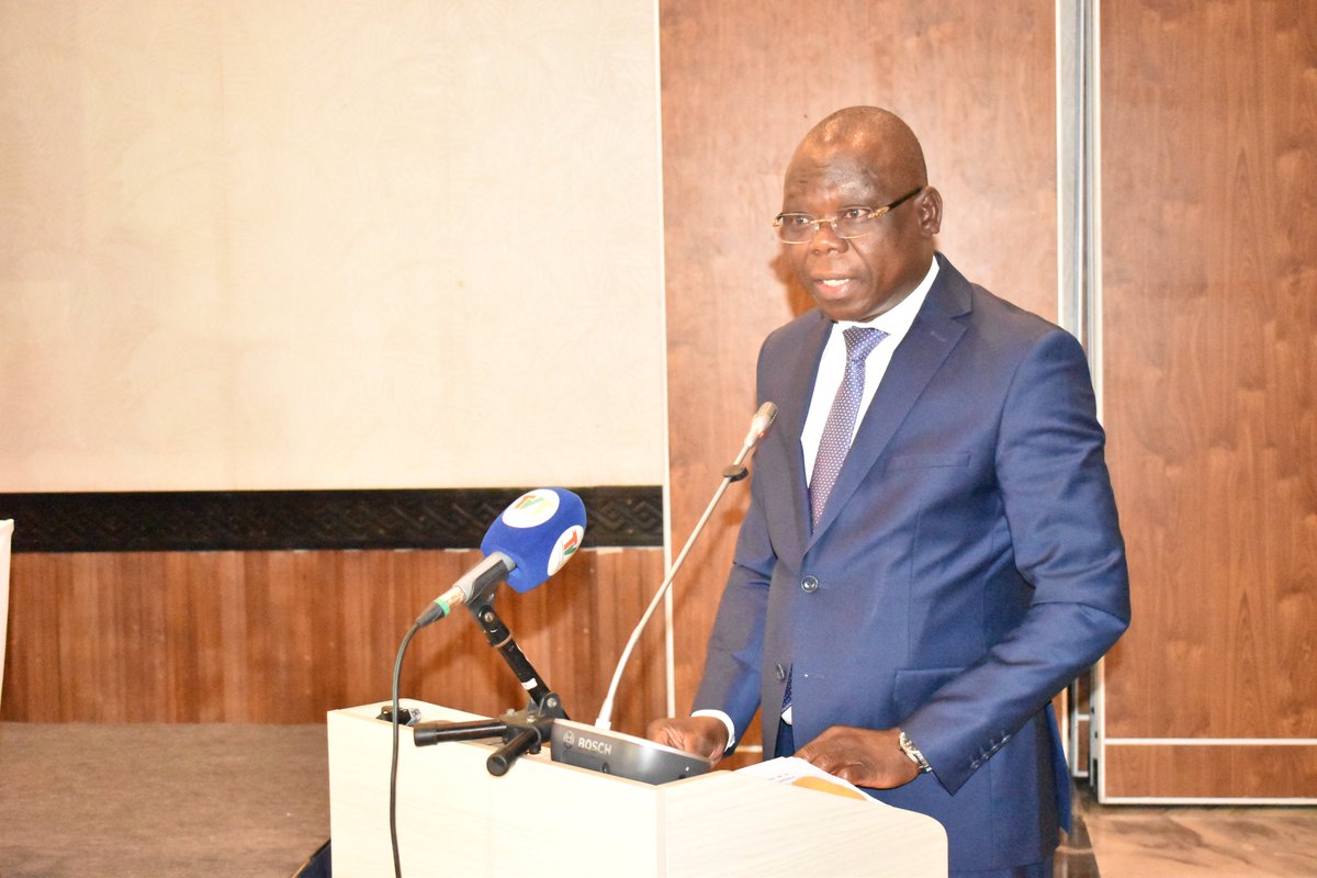 accesauxsoinsTg's tweet photo. Le numérique au service d’une assurance automobile transfrontalière plus efficace : les experts de l’Assurance sous régionale se réunissent à Lomé autour de la carte brune CEDEAO.

Lire l'article⬇️
https://t.co/In3PZGv2Ex
#MSHPCSUA
@CommunicationTg https://t.co/L3gC5dwm7e