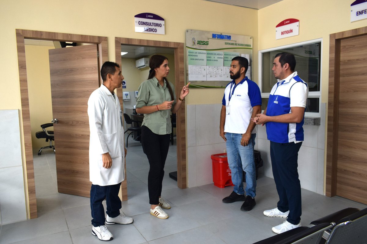 IESSStodomingo's tweet photo. #IESSteInforma | 🏥 El director provincial del @IESSStodomingo y la coordinadora provincial del @IESS_SSC Manabí realizaron un recorrido por los dispensarios El Esfuerzo y Puerto Limón para constatar la calidad de la atención y los servicios brindados a los asegurados. 💙🤝 https://t.co/X5R6l8yZPC