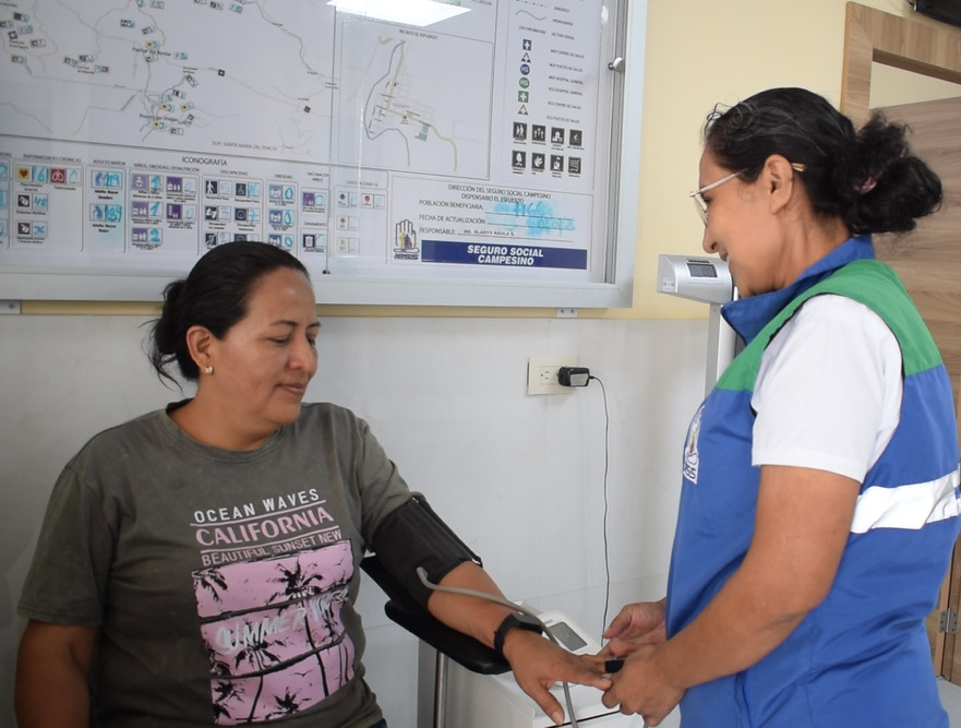 IESSStodomingo's tweet photo. #IESSteInforma | 🏥 El director provincial del @IESSStodomingo y la coordinadora provincial del @IESS_SSC Manabí realizaron un recorrido por los dispensarios El Esfuerzo y Puerto Limón para constatar la calidad de la atención y los servicios brindados a los asegurados. 💙🤝 https://t.co/X5R6l8yZPC