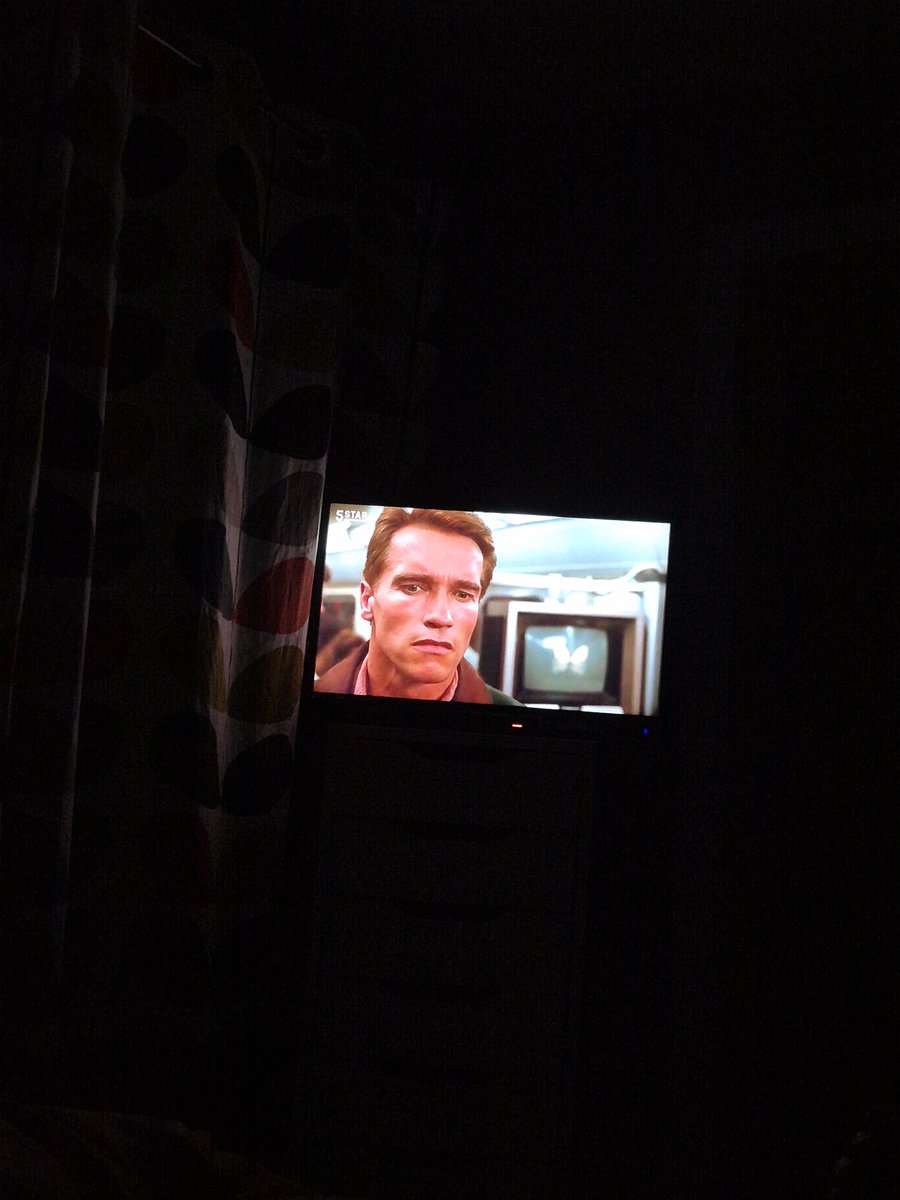 stardorman's tweet photo. Bedtime film.. #totalrecall 👌 https://t.co/0GFg9QBMoM