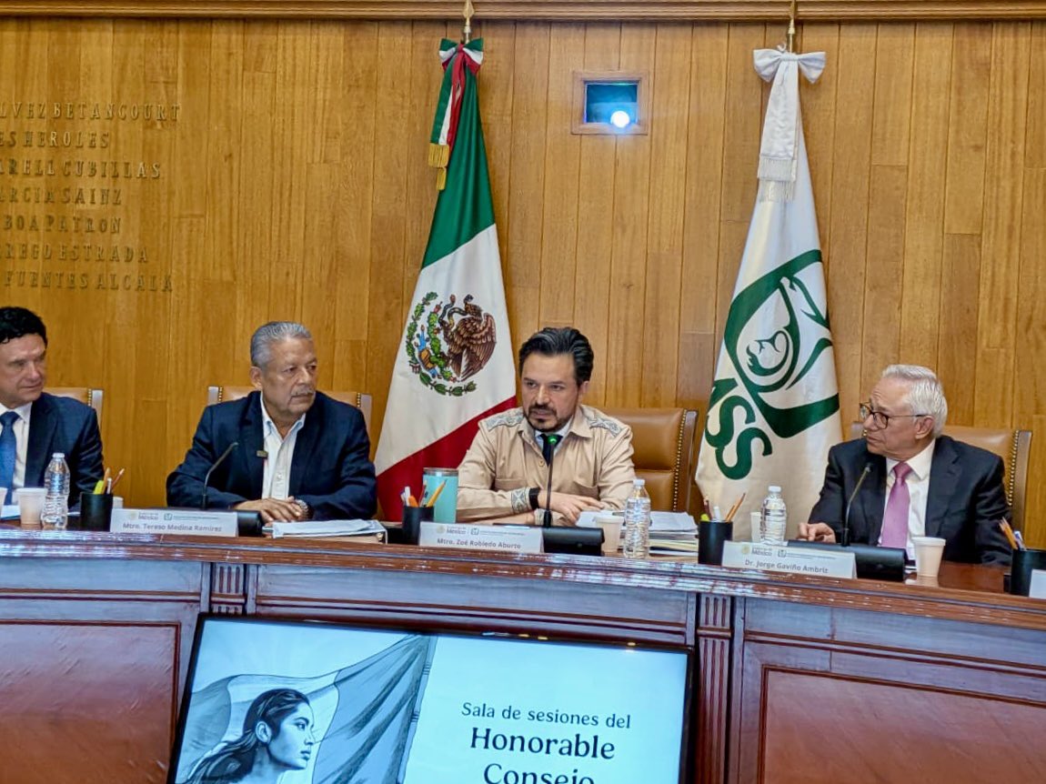 jorgegavino's tweet photo. Presididos por el Mtro. @zoerobledo, recibimos en el Salón de Sesiones a mi amigo el Mtro. @tereso_medina, líder de la @CTM_MX así como a dirigentes de los sectores productivos del estado de Guanajuato. Conversamos sobre los proyectos que impulsamos desde @Tu_IMSS en beneficio de las y los guanajuatenses.