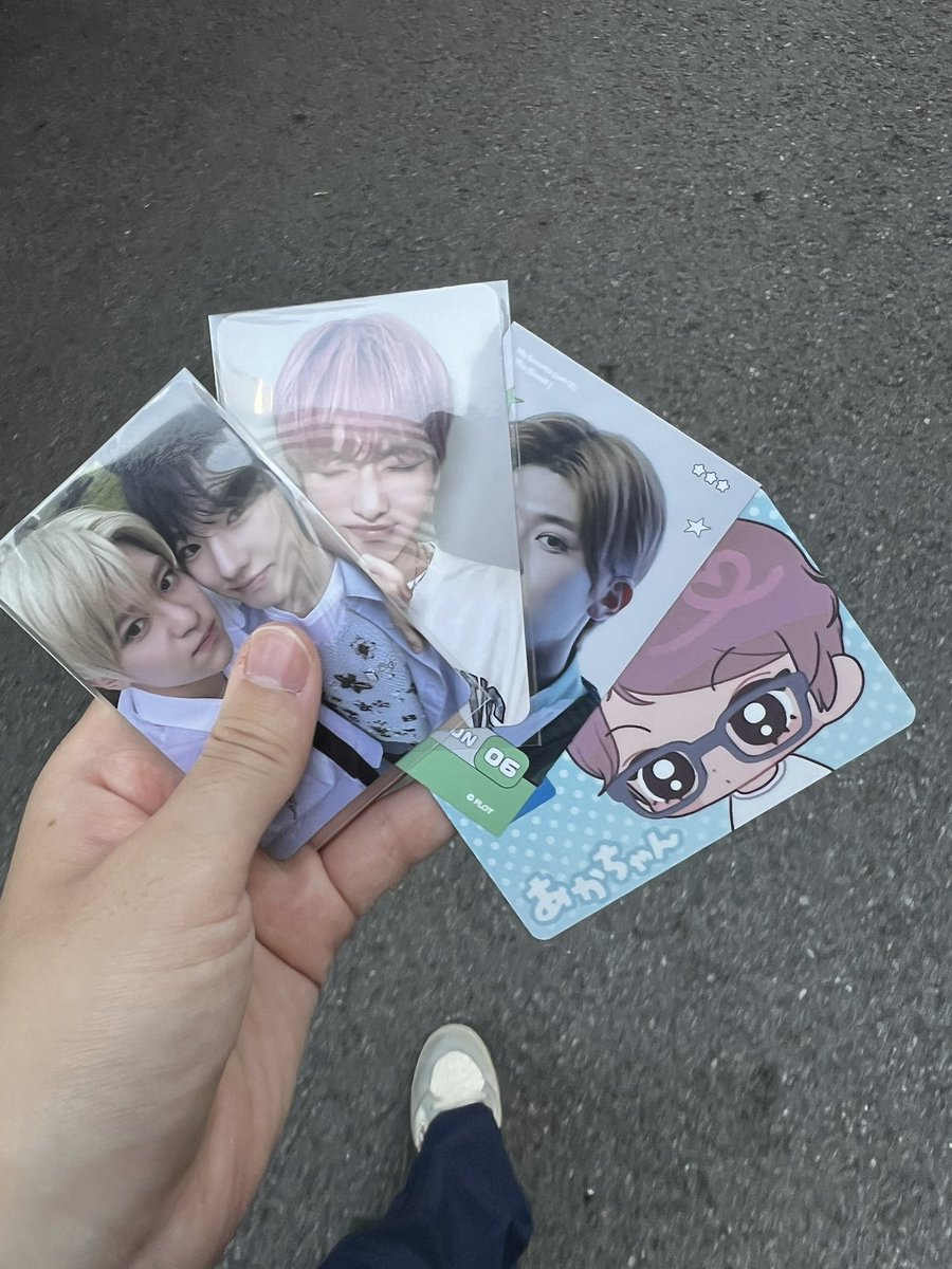 osioni51's tweet photo. 지갑에 카드보다 포카를 더 많이 들고 다님 ㅋ https://t.co/b7D8jPWIqI