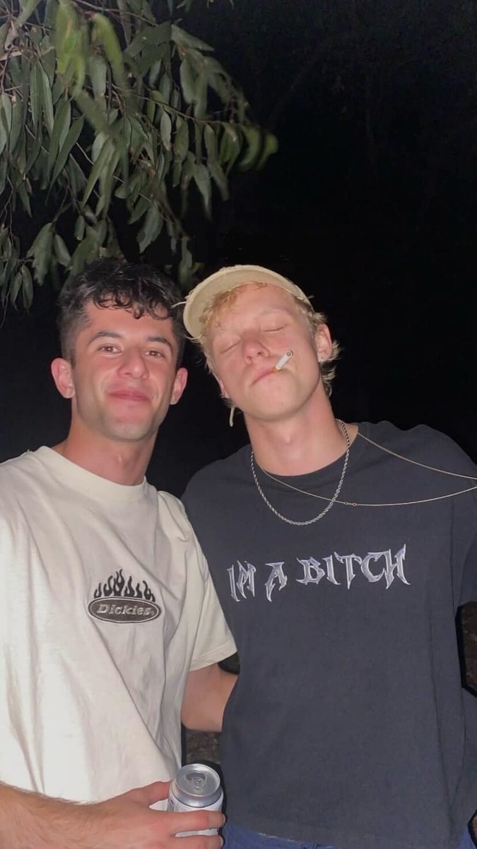 dailyclausen's tweet photo. 🧢😌🚬 https://t.co/shhBKBcWCU