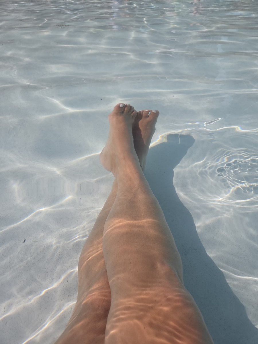 Shell038312's tweet photo. Soaking up some vacay 😘 https://t.co/lB5OPRupAG