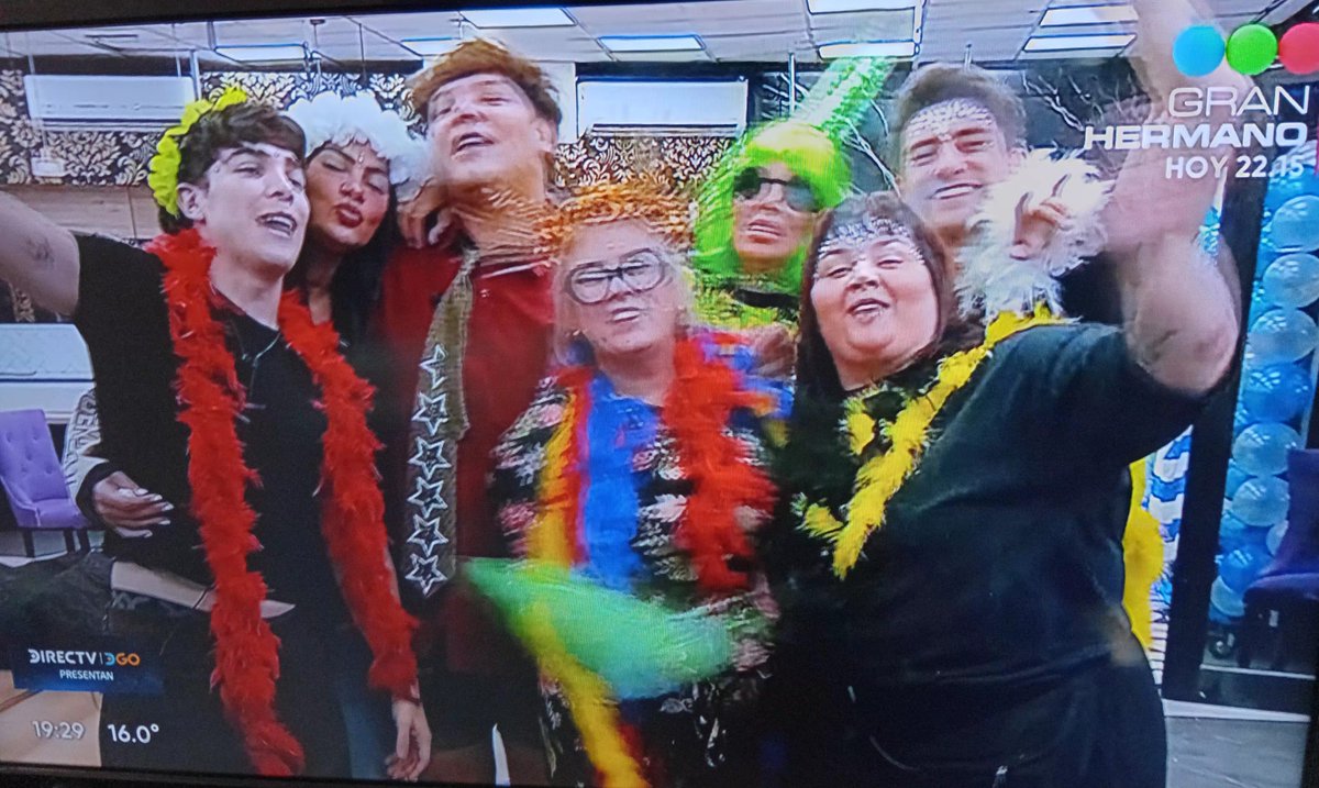 LauGarcia_RdeE's tweet photo. Mientras que todos se divierten..
La camara se va a la habitación a exponer el DISCURSO ODIADOR DE SOL GOMEZ, MIRA QUE OSCURA QUE ES, QUE NO SOPORTA QUE LA GENTE LA PASE BIEN..
GOMEZ SOS UNA PERSONA HORRIBLE (sigue el discurso en la pileta)
REVOLUCIÓN ? De odiadores
#granhermano https://t.co/TmJmrtyICi