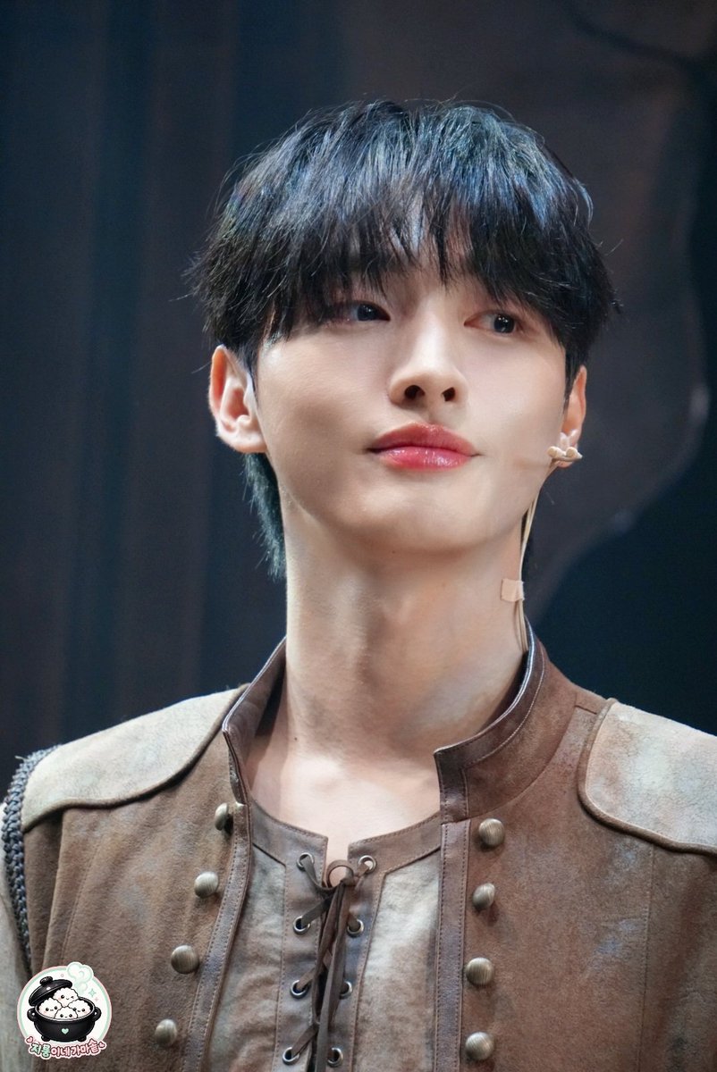 sasa91191's tweet photo. 갤러리: 또 윤지성입니다

뮤지컬 소년의초상 커튼콜

260804 The Portrait of a Boy Musical | Curtain Call

#윤지성 #YoonJisung #소년의초상 #워너원 #룽코포 https://t.co/1Ijflzp5JN