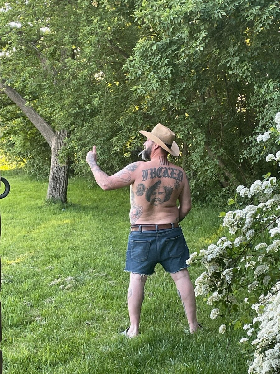 Nosnamatu's tweet photo. I Love my life.
Family , working on #tractors / #farmequipment and #tattoing at night and on weekends
You have to pick your spots.
I spent 3 years pushing #tattootoken $tatt when i was able , now i dont have the time but all its concepts are are still alive and im still going❤️ https://t.co/bhJKWvDxfz