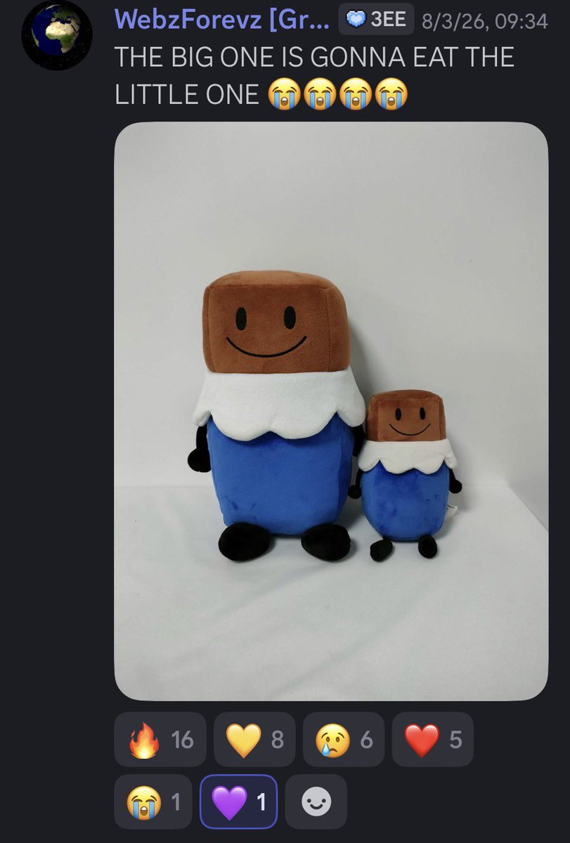 OSCMerchNews's tweet photo. The new Chocolate Bar plush has been shown off! Seems like there isn’t really design changes besides the new one being DOUBLE the size of the 2023 print https://t.co/4J49eqnzHE