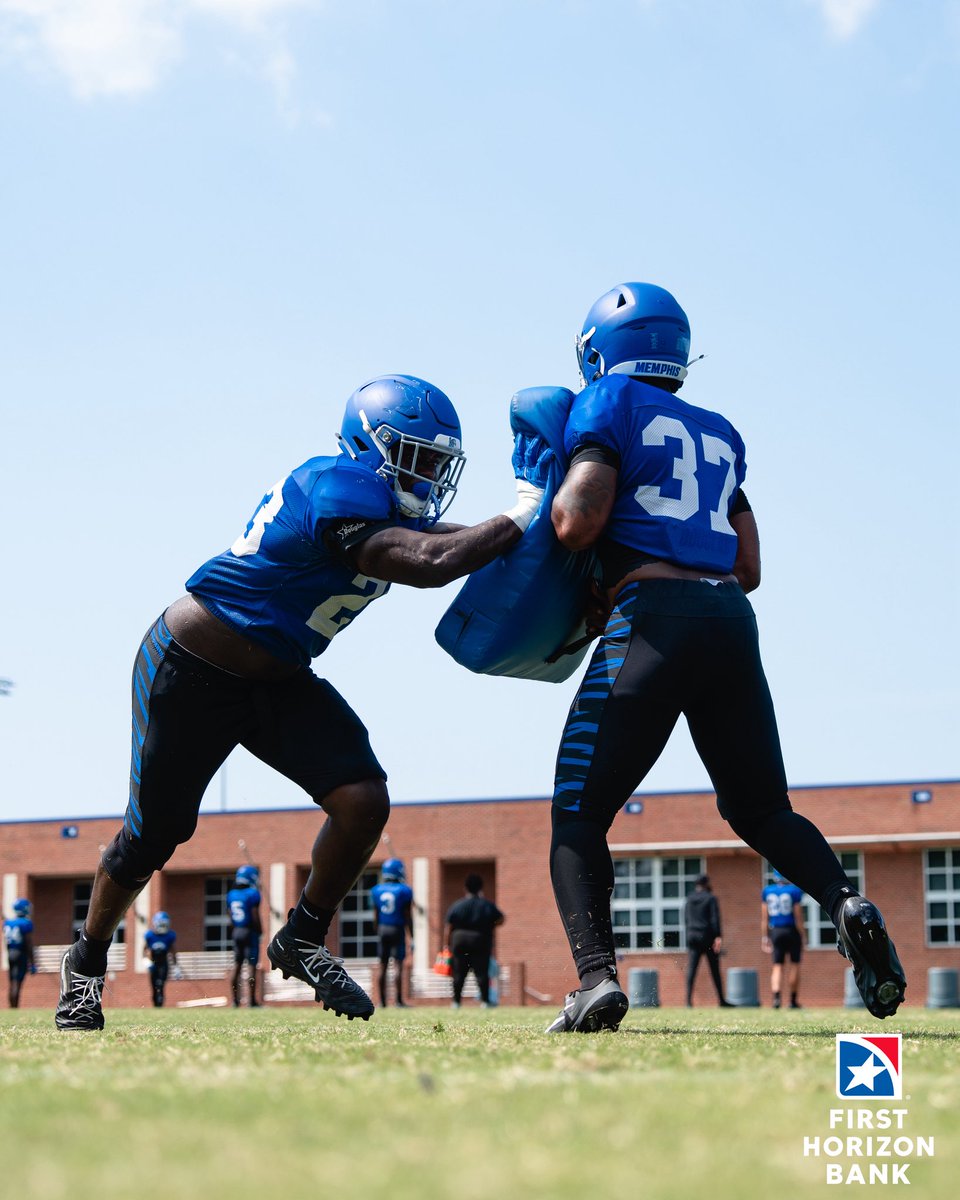 MemphisFB's tweet photo. Intentional Work

#CloseTheGap | @FirstHorizonBnk https://t.co/x0Doull8B7