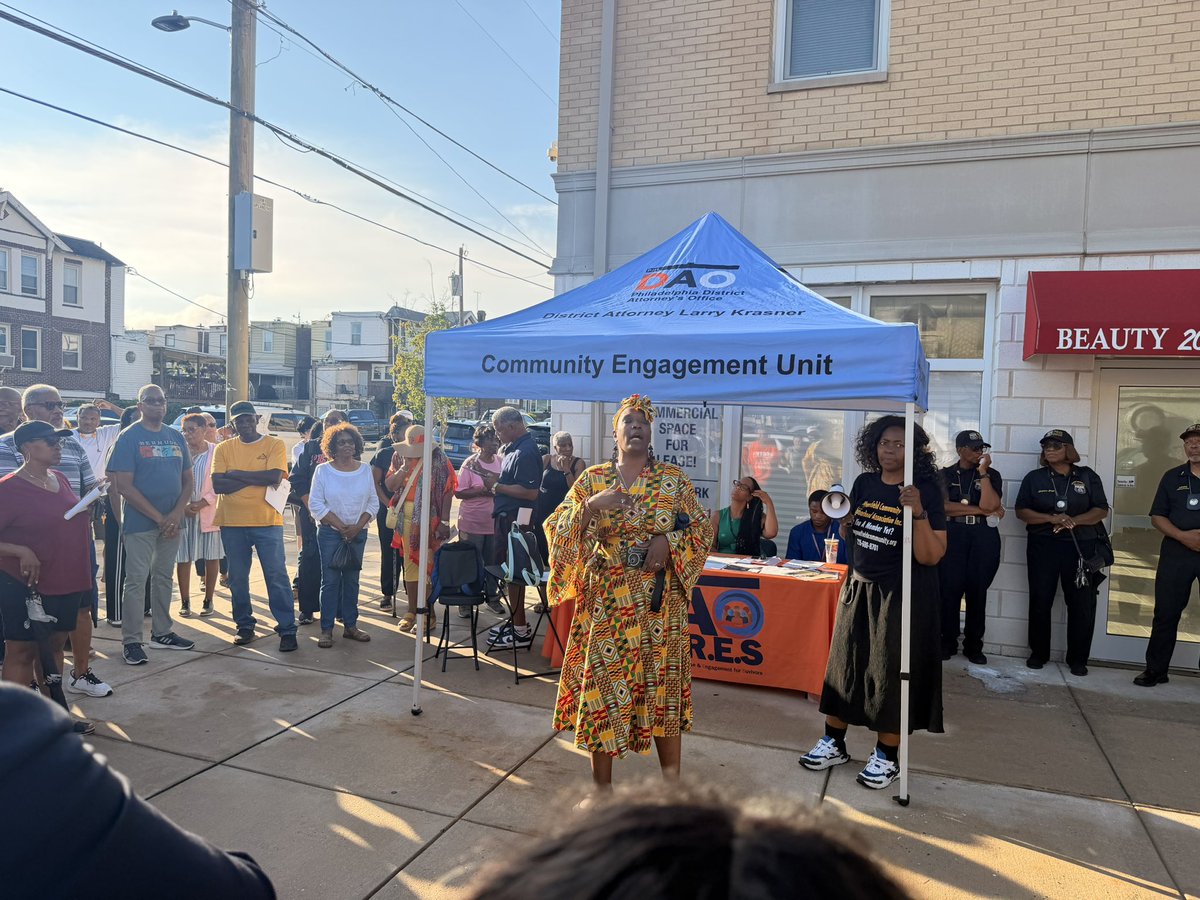 PPD19Dist's tweet photo. The 19th District is proud to be on location at today’s Peace Rally at 5400 Arlington St., providing residents with the opportunity to voice their concerns and discuss ongoing issues affecting the community. https://t.co/H29q7DWekD