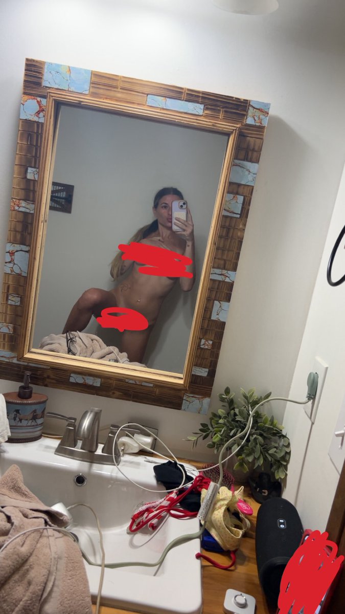 barbiejeepgirll's tweet photo. RT if you want me to send you the uncensored nude😩👀 https://t.co/iSXgH5Raf8