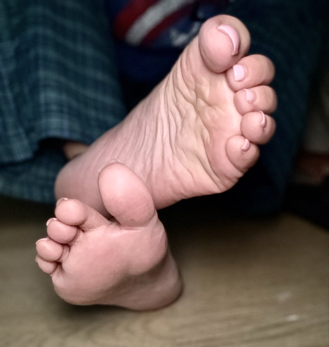 goddess_bellam's tweet photo. #toes #Wrinkles #footfetısh #feetworshi̇p #pinktoenails https://t.co/KtG5dxIkdZ