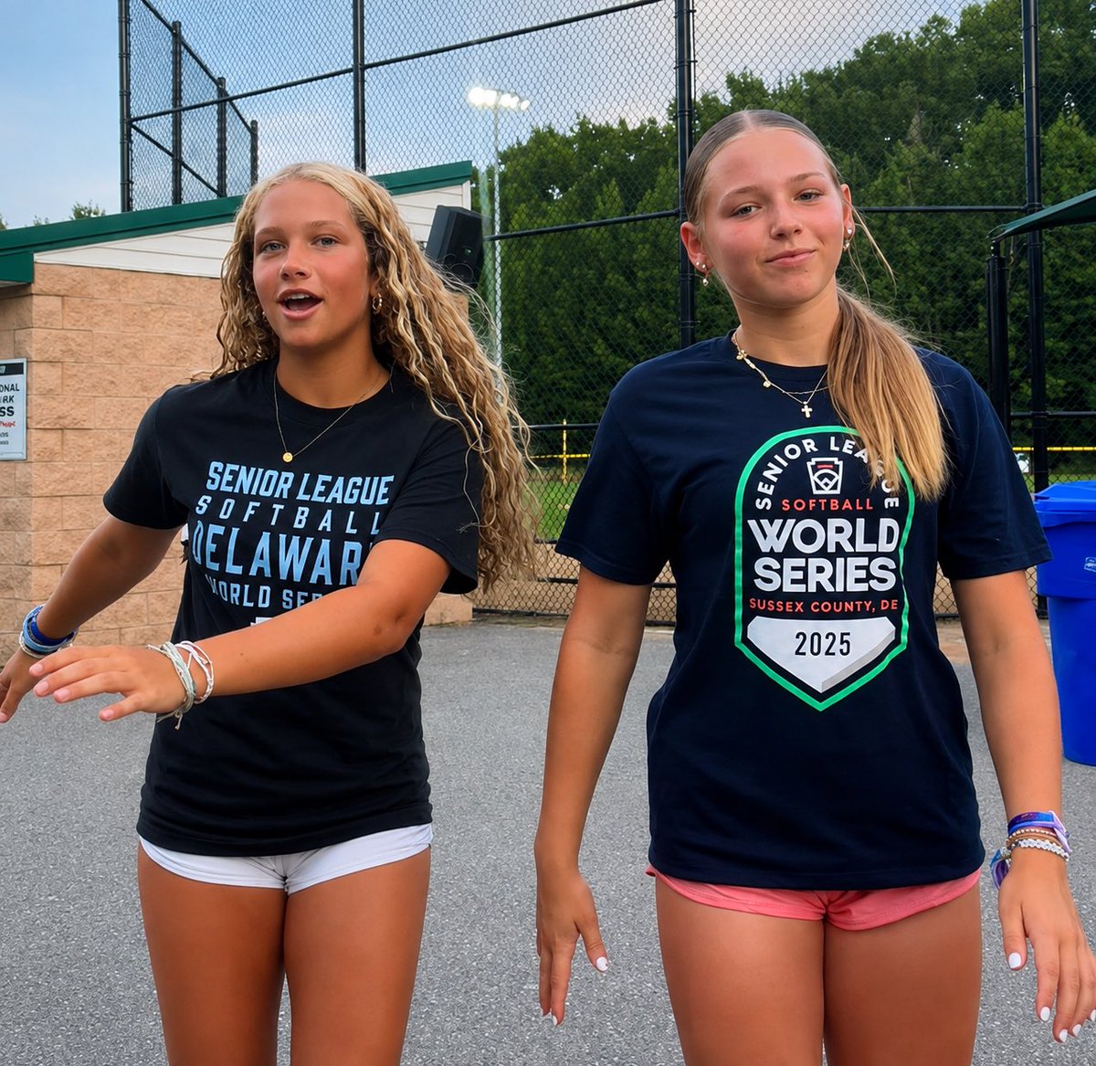 EmmeR_2031's tweet photo. 🥎🏆 Thankful to live close enough to experience the Senior League Softball World Series in person. It’s a privilege to watch some of the best young female athletes compete and continue learning from the game I love. Excited to be cheering on the home team (and a fellow 🐾💙🤍🖤🐾)—Go Delaware! 💙🥎

#SLSWS #SeniorLeagueSoftball #LittleLeague #Softball #DelawareSoftball

@jwheat14 @ExtraInningSB @LineDsoftball @EStateHuskies @ESHuskiesSouth @CoastRecruitsSB @mmidnight1000 @SoftballAmerica @SoftballDown @_aveee @PrepSoftball @TopPreps @SBRRetweets @los_stuff