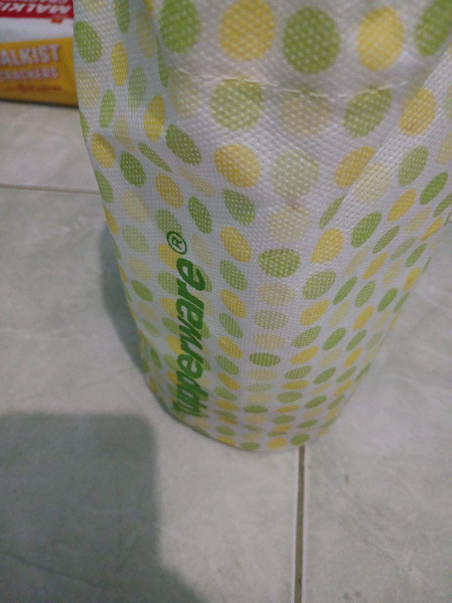 luiqaa's tweet photo. Bekal tupperware siap menemani😋 https://t.co/Dbrh3kctKQ