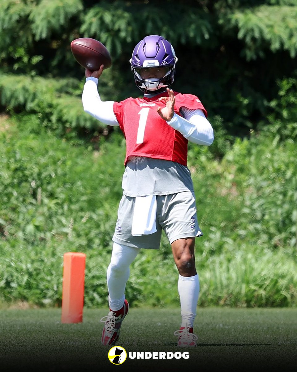 UnderdogNFL's tweet photo. Kyler Murray looked "every bit like the player" the Vikings pursued in free agency during Wednesday's practice, per @WillRagatz:

"I’d be pretty stunned if Murray isn’t the Vikings’ quarterback in Week 1." https://t.co/YxEMwImQXj