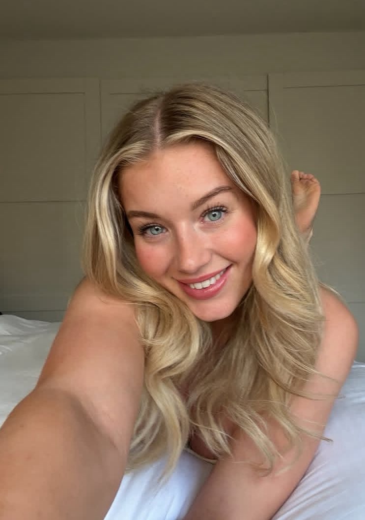 katiegreg38's tweet photo. Happiness looks good on me, and I’m choosing it every single day. 🌸” https://t.co/QCy5znwSJo