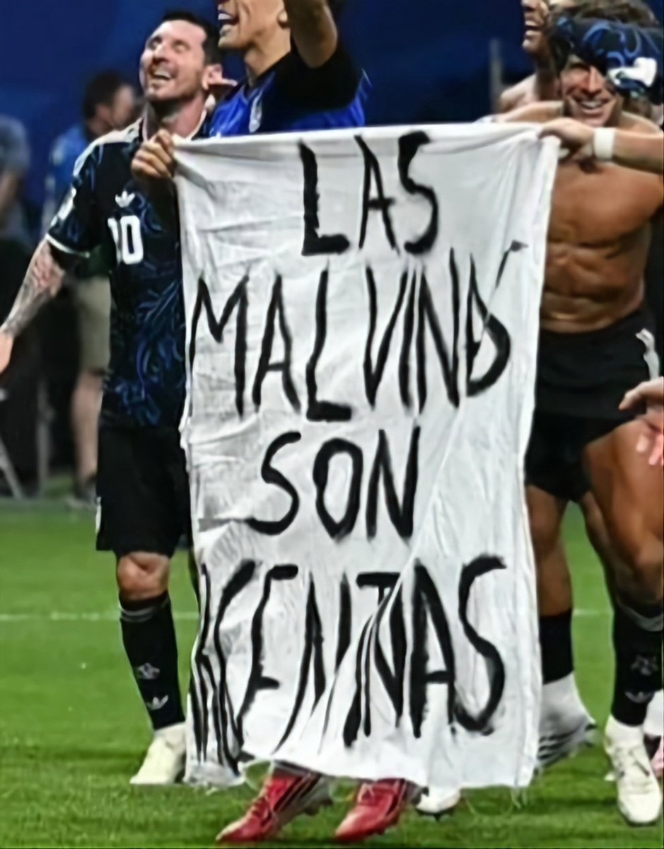 rodolfoCeniz's tweet photo. Un trapo que se hizo bandera.
#ArgentinaNoSeVende https://t.co/DSu9mo5TiR