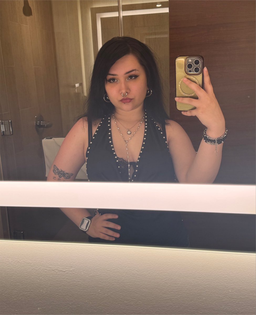 RottenPrincxss's tweet photo. Introduce yourself accordingly. https://t.co/RK06f6E7G3