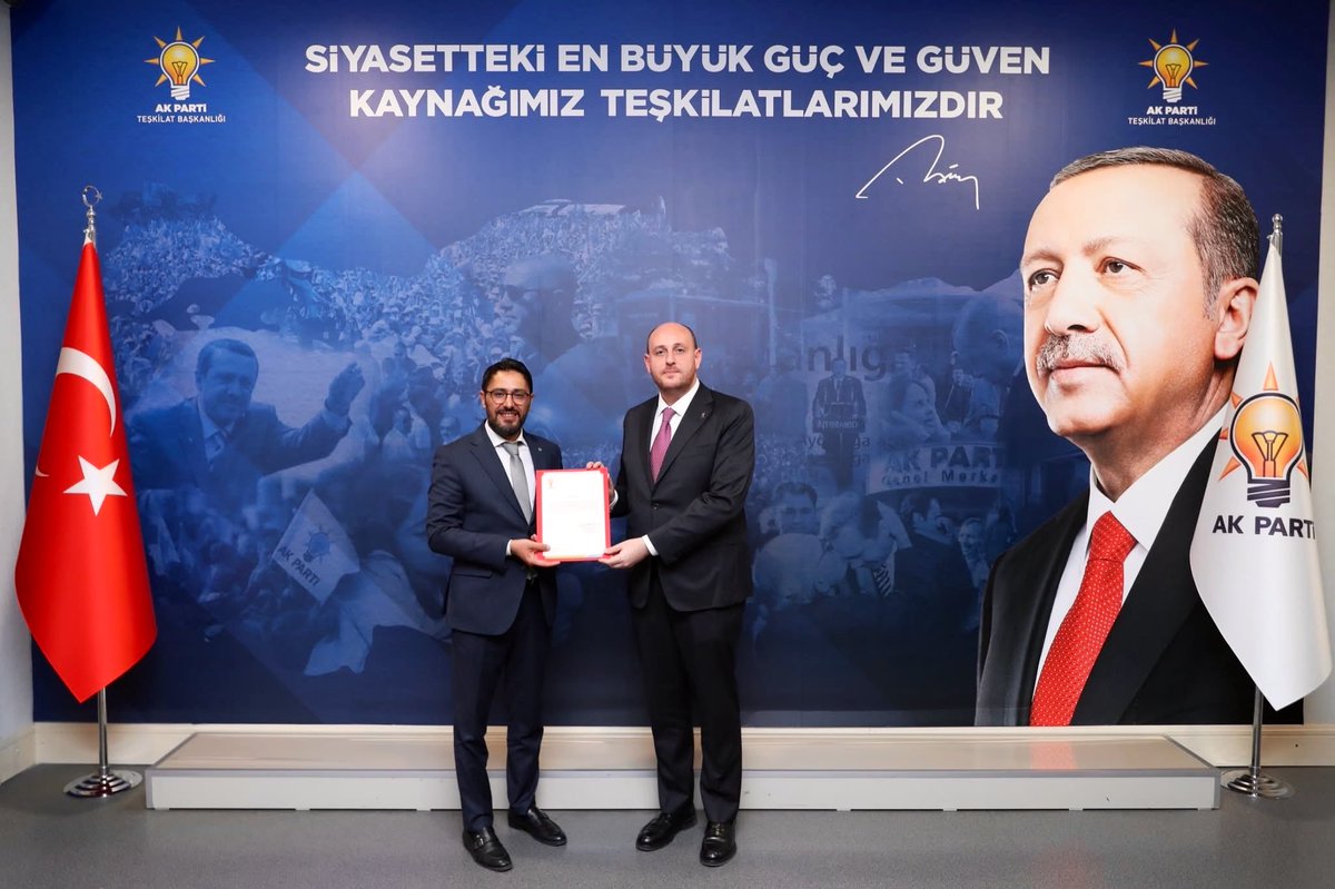 abors79's tweet photo. “Gayemiz şahıs değil, şahısta tecelli eden dava...” anlayışı ile bayrağı devralan A. Rasih Zeybek kardeşime yeni görevinde başarılar diliyorum.

“Âvâzeyi bu âleme Dâvûd gibi sal.
Bâkî kalan bu kubbede bir hoş sadâ imiş"

@Akparti https://t.co/gbl2sXO3l9
