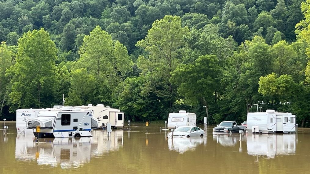 BeauDodson's tweet photo. #NWS #NWAS #NWSWPC #WeatherCallLLC #spann Maybe we need to revisit the best practice guidelines for severe weather safety at campgrounds. Weather Ready Nation has some info. Maybe simplify it. Figure out how to get it into the hands of those in charge of decision-making. https://t.co/iVC3eQoex5