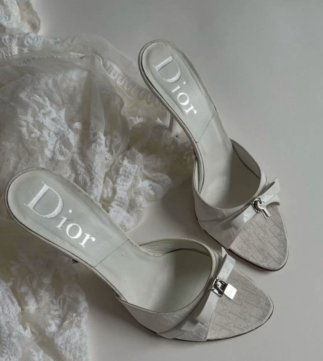 softblurss's tweet photo. The dior y2k key lock heels https://t.co/ByB3m2h4H8