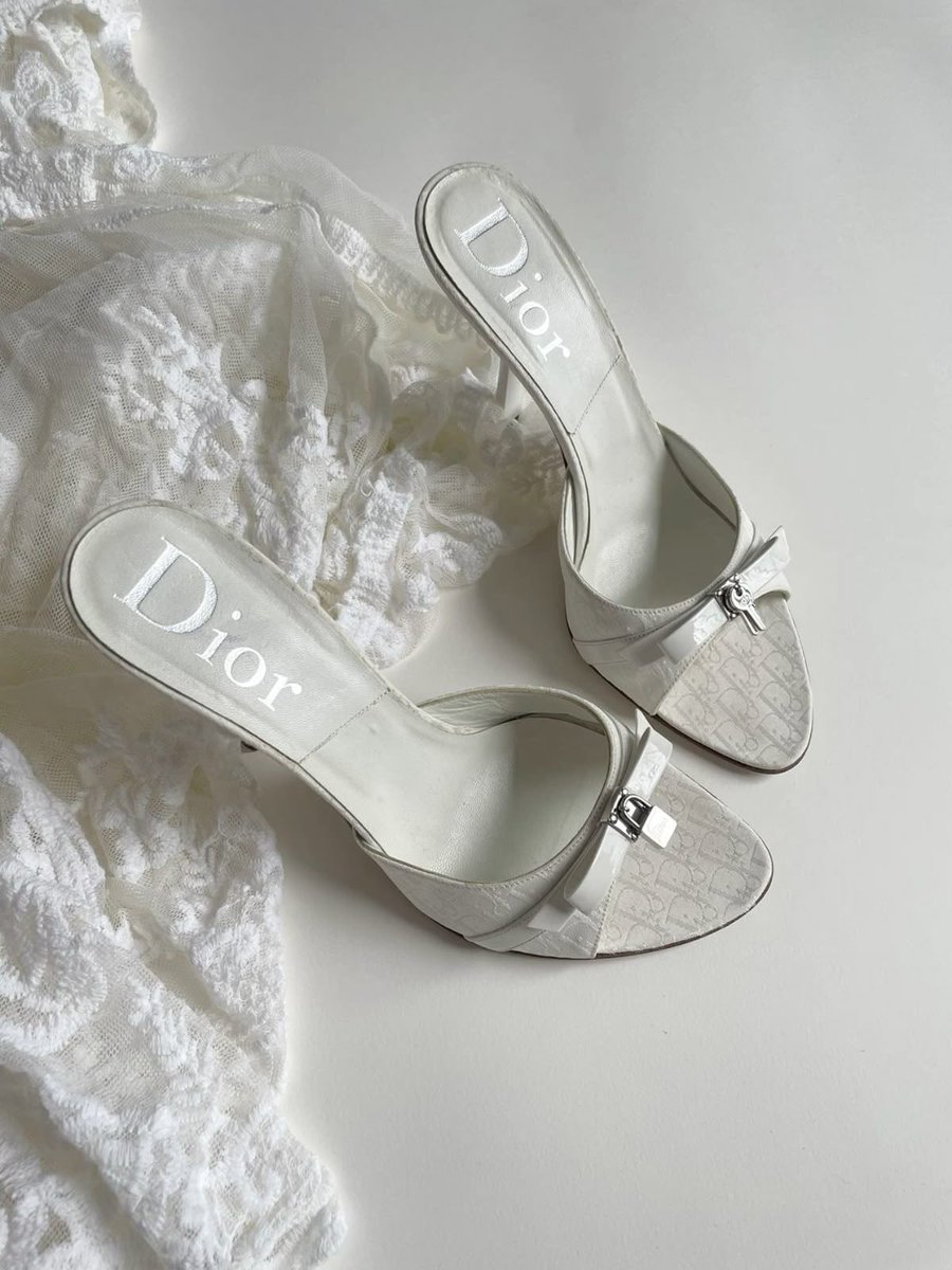 softblurss's tweet photo. The dior y2k key lock heels https://t.co/ByB3m2h4H8