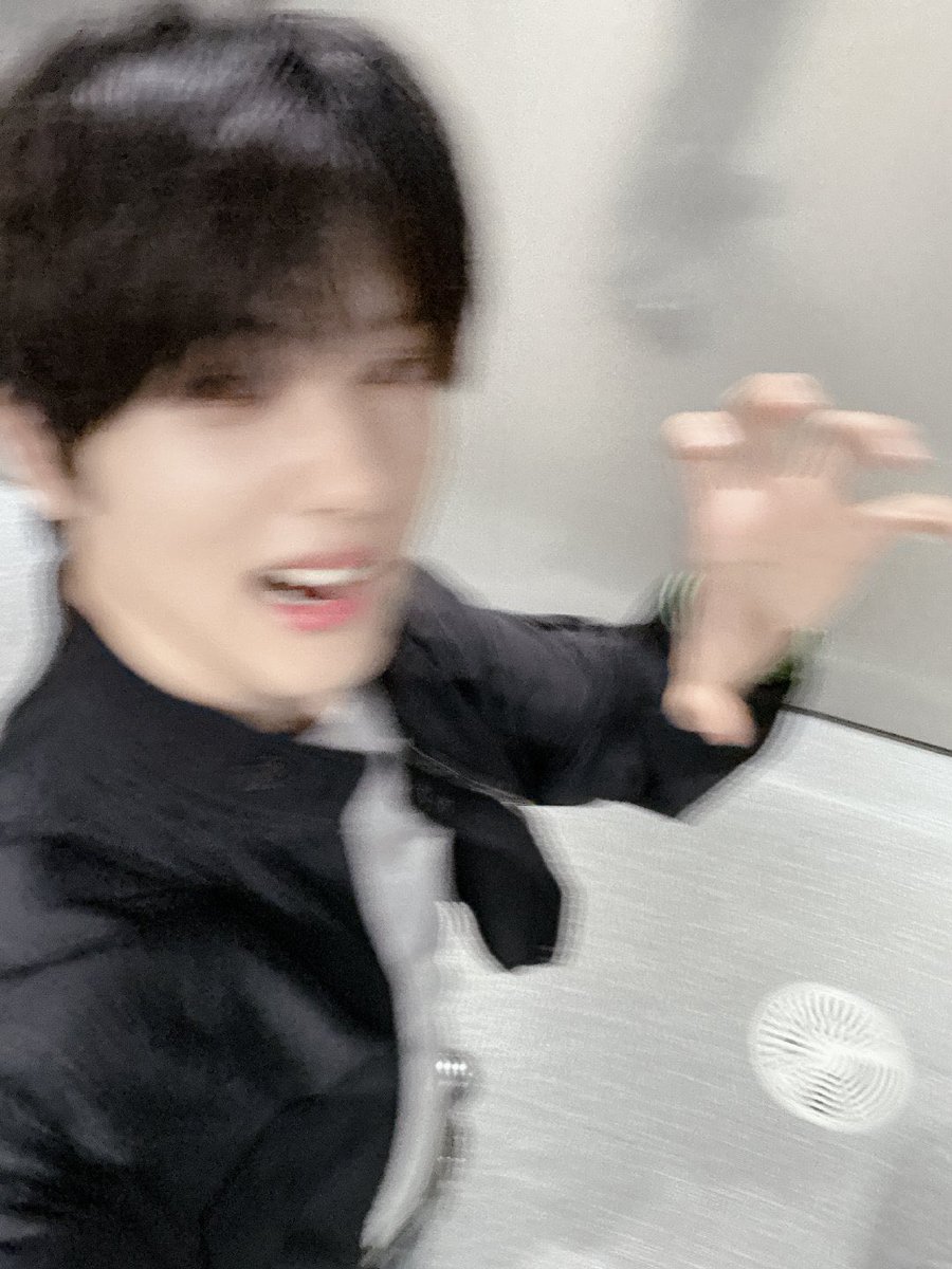 PJSFEED's tweet photo. 260806 #JISUNG weibo update 

"celebrating 100 posts!!!!!!!😁😘"

#지성 https://t.co/bnWvuGXW7X
