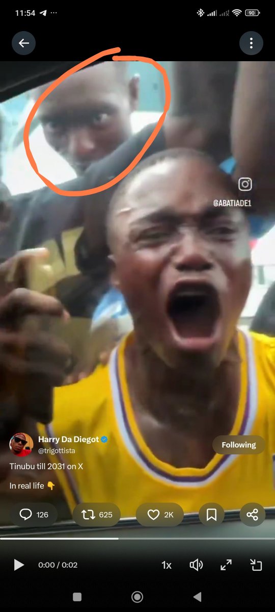 CharlesO_G's tweet photo. @trigottista Harry, you see that guy eye, him dey find wetin him wan disarm inside that motor like that so, japa 😂😂🤣🤣😅😅 https://t.co/TdAqkNfdf6