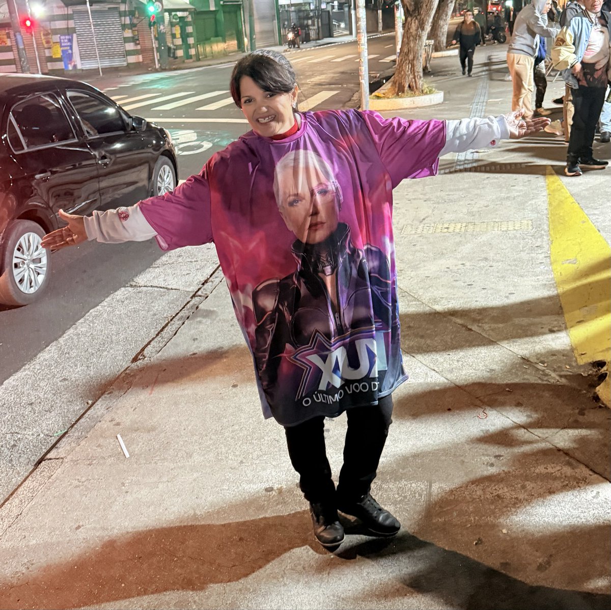 bruxa_j's tweet photo. @itau  faz uma cliente de vcs FELIX, me leva para tirar foto com a @xuxameneghel  no show de Curitiba 🙏🏻 #ItaúMeNota #MeNotaItaú https://t.co/JPkZ4alHJt