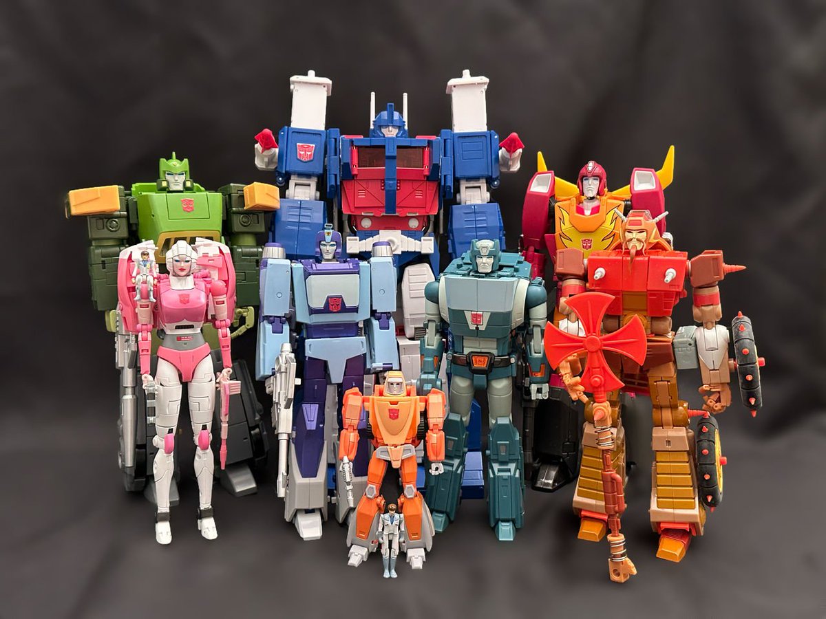 bwhypegal's tweet photo. the beast wars anniversary didnt even get killed by the 86 one, i think they were both killed by The Anniversary Of Specifically Optimus Prime Getting Killed https://t.co/M8ytbjUWx8