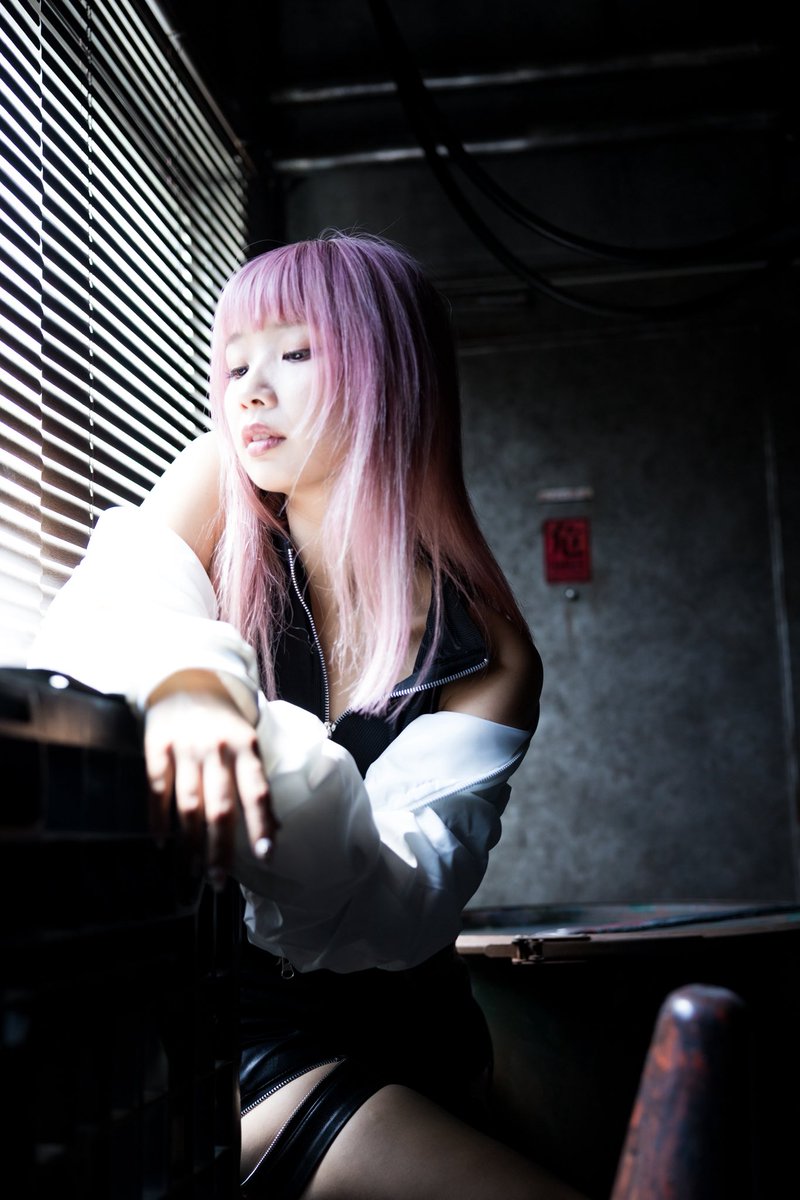 katsu0843's tweet photo. 莉樺 さん @dc95rk

光に照らされ浮かび上がる輪郭。
透き通るような肌と綺麗なピンク色の髪に魅了される🫣

#ポートレート #一枚一枚が宝もの #おにくスタジオ https://t.co/kErAFqN4XS