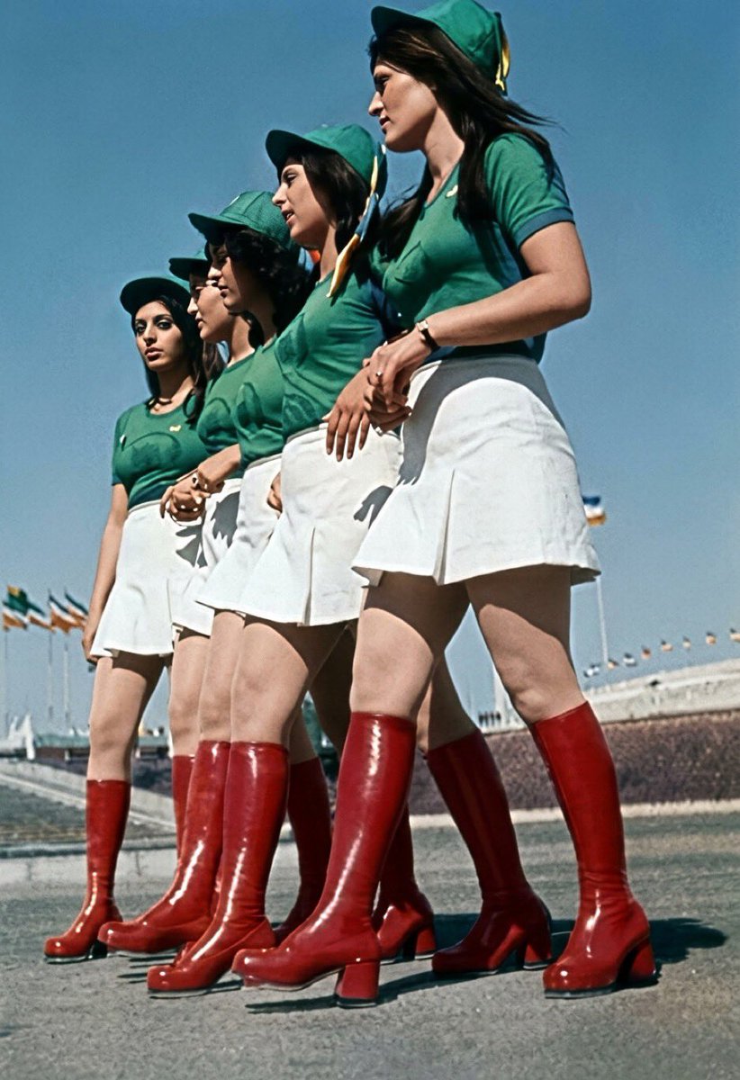 JustAnIranianIr's tweet photo. Iranian women :

pre Shah era <<<<<<<<<<<<<  Shah era 

The shah was a brutal dictator who forcefully gave human rights to Iranian  women !!! 😡 how could he !? 😡 https://t.co/WwwH4gV9TS