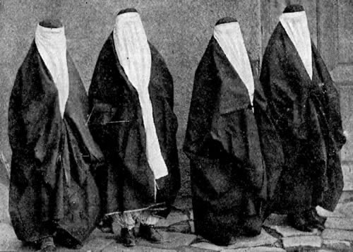 JustAnIranianIr's tweet photo. Iranian women :

pre Shah era <<<<<<<<<<<<<  Shah era 

The shah was a brutal dictator who forcefully gave human rights to Iranian  women !!! 😡 how could he !? 😡 https://t.co/WwwH4gV9TS
