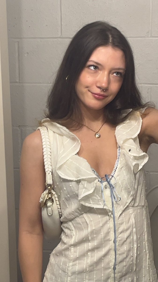 ainegf's tweet photo. empty your bank so i can buy pretty clothes with your money https://t.co/MpsFGLWelj