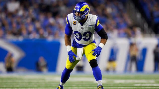 PlaymarkHQ's tweet photo. HE'S BACK: After working out at today's practice, Aaron Donald and the #Rams have agreed for a one year return. Donald and the team are set to make the announcement tomorrow, per sources. https://t.co/EBe3nq9U3z