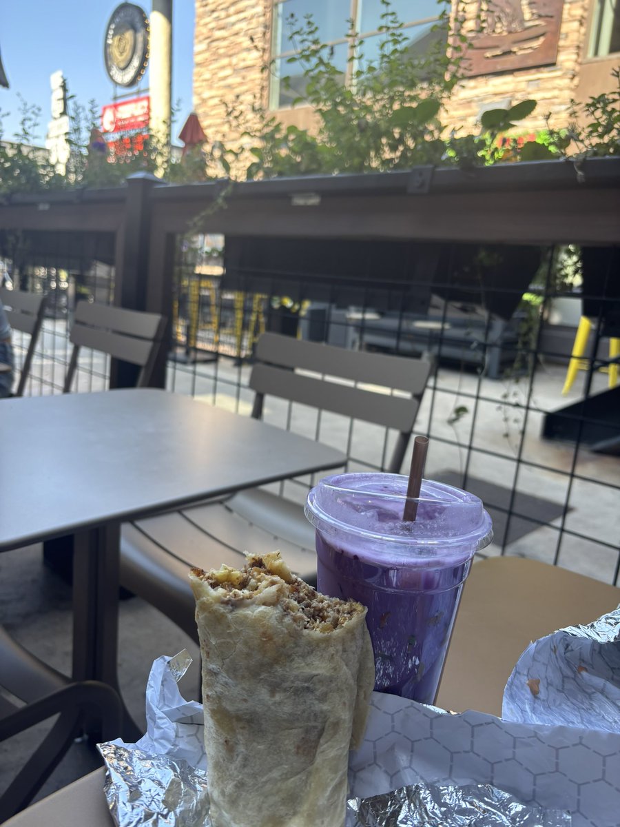 teamomaili's tweet photo. Breakfast burrito + Ube latte https://t.co/lv8hszk4ur