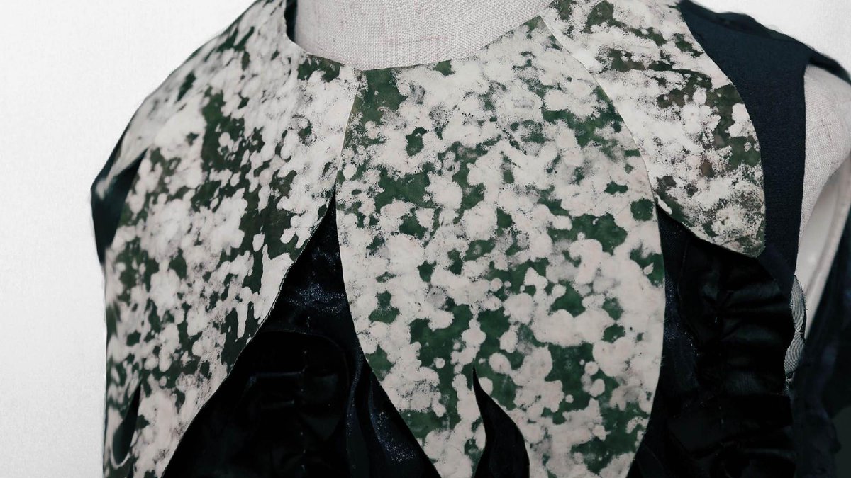 dezeen's tweet photo. Dress made of living mycelium can renew and repair itself:
https://t.co/zlA7o2ZgWP https://t.co/1Qhh0NrHwi